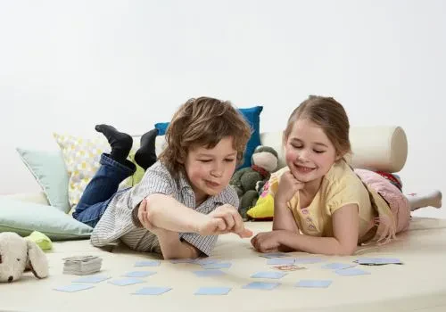 2 kids having fun playing cards